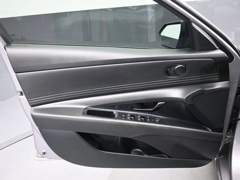 Used 2025 Hyundai Elantra SEL FWD image 9