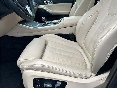 Used 2022 BMW X5 sDrive40i w/ Parking Assistance Package image 10