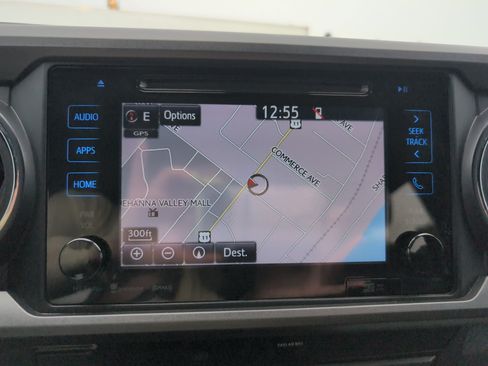 Used 2018 Toyota Tacoma TRD Sport AWD/4WD image 28