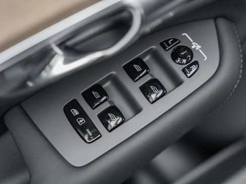 Certified 2025 Volvo XC90 T8 Core w/ Climate Package image 37