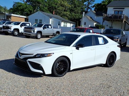 Used 2023 Toyota Camry SE FWD image 3