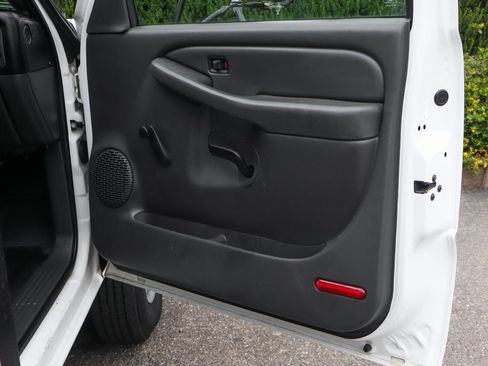 Used 2004 Chevrolet Silverado 3500 W/T image 32