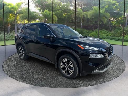 Used 2022 Nissan Rogue SV w/ SV Premium Package FWD image 3
