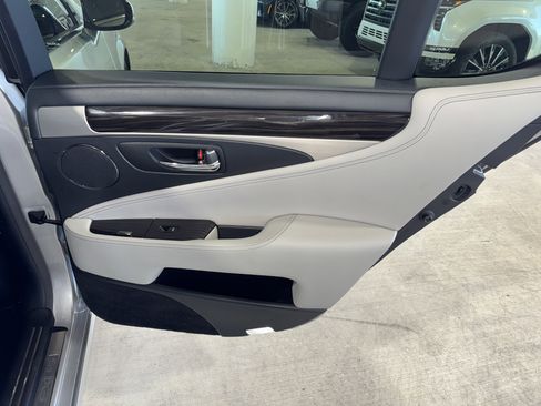 Used 2014 Lexus LS 460 image 11