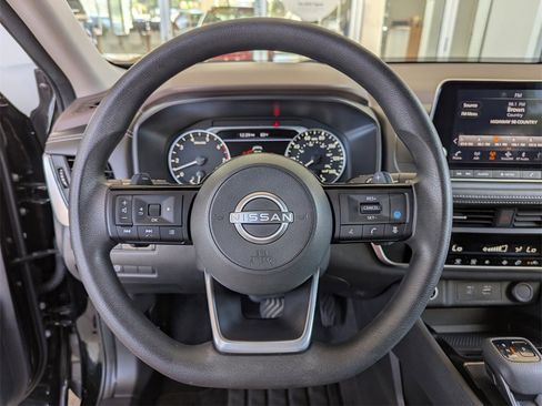 Used 2023 Nissan Rogue SV image 24