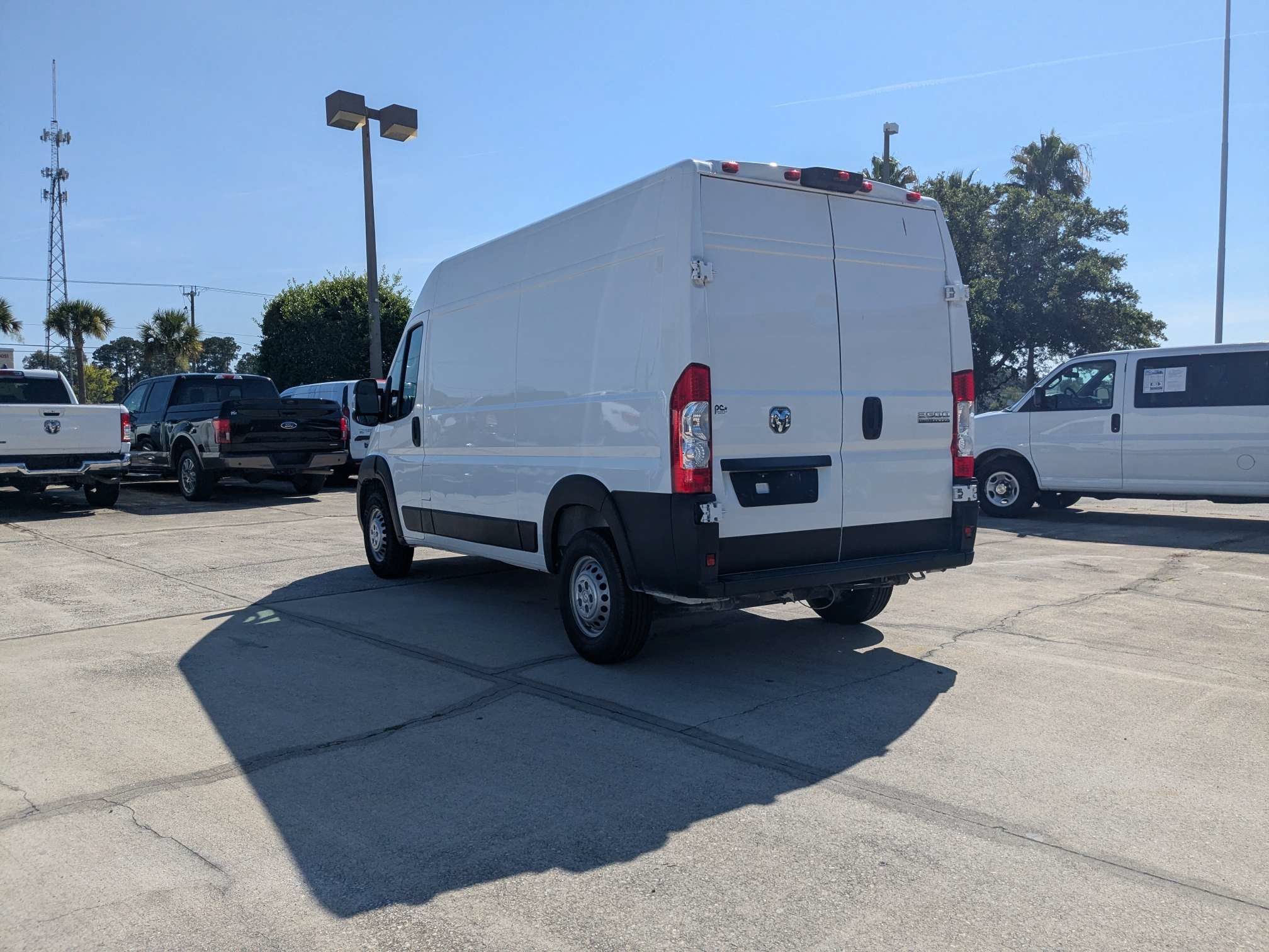 Used 2024 RAM ProMaster 2500 w/ Convenience Group FWD image 6
