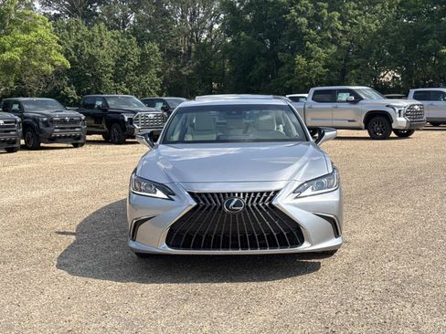Used 2025 Lexus ES 350 w/ Premium Package image 8