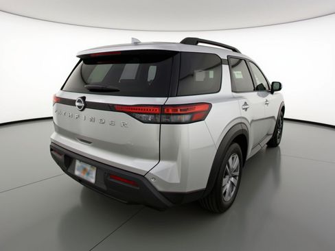 Used 2025 Nissan Pathfinder SV FWD image 9