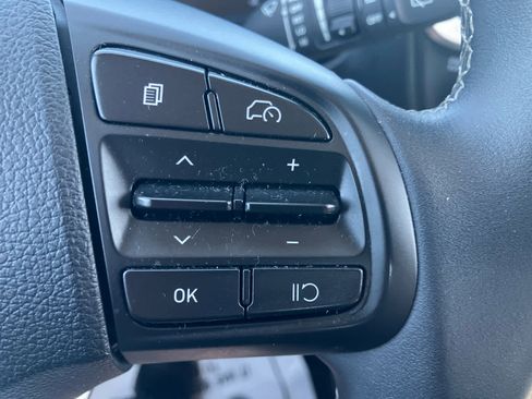Used 2025 Hyundai Venue SEL FWD image 17