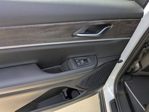 New 2025 Jeep Grand Cherokee L Limited image 11