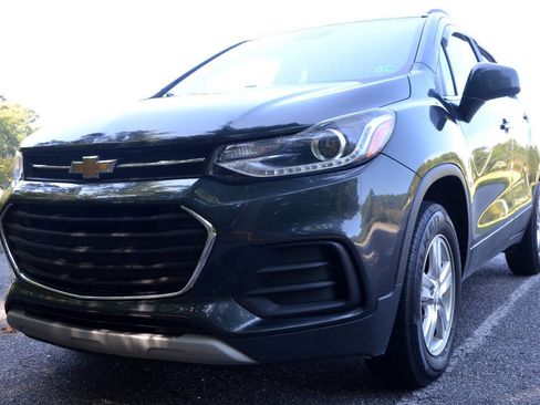 Used 2018 Chevrolet Trax LT w/ LT Convenience Package image 3