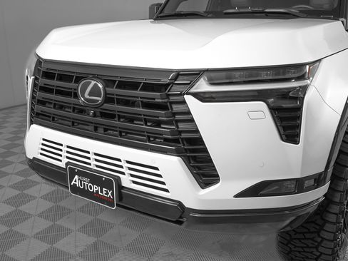 Used 2025 Lexus GX 550 w/ Accessory Package (2T) image 33