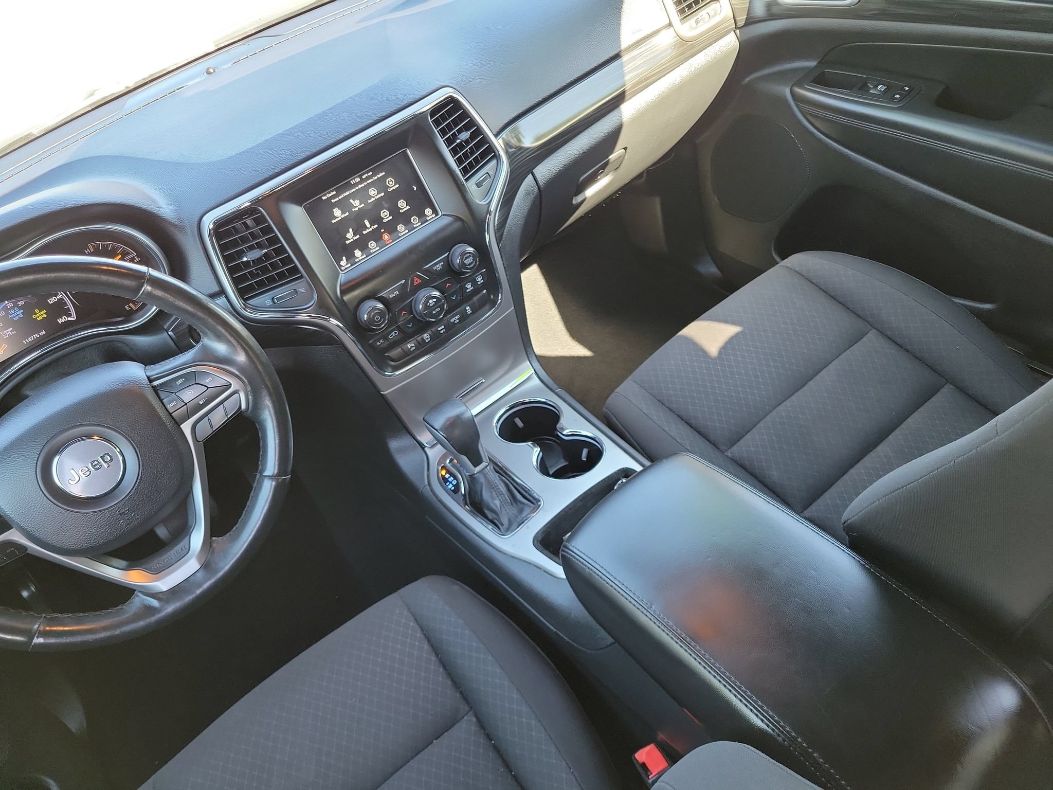 Used 2019 Jeep Grand Cherokee Laredo w/ Security & Convenience Group AWD/4WD image 23
