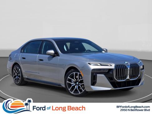 Used 2023 BMW 740i w/ Parking Assistance Package RWD image 1
