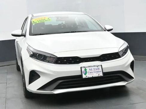 Used 2024 Kia Forte LXS image 3