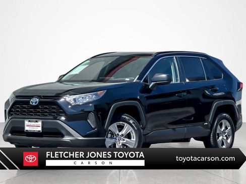 Certified 2022 Toyota RAV4 LE AWD/4WD image 1