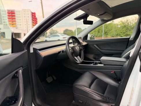 Used 2020 Tesla Model Y Long Range image 28