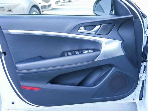 Used 2025 Genesis G70 2.5T image 22