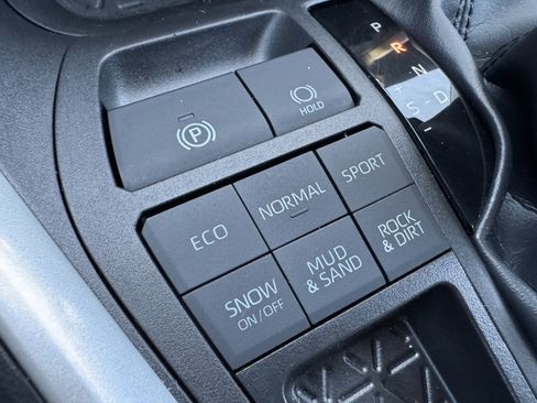 Used 2023 Toyota RAV4 XLE Premium image 29