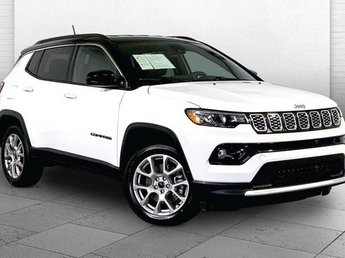 Used 2025 Jeep Compass Limited AWD/4WD image 1