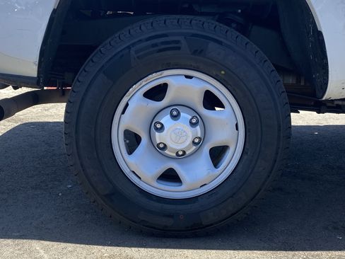 Used 2021 Toyota Tacoma SR RWD image 9