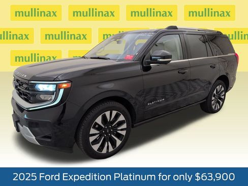 Used 2025 Ford Expedition Platinum w/ Driver's Package AWD/4WD image 13
