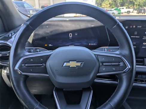 Used 2025 Chevrolet Equinox LT w/ Safety and Technology Package FWD image 20