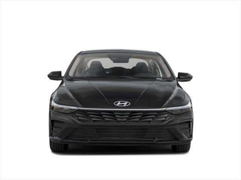 Used 2024 Hyundai Elantra SEL FWD image 4