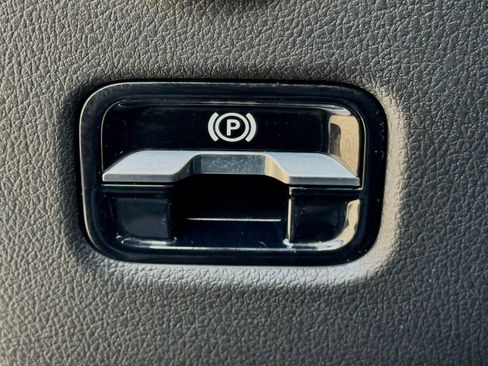 Used 2023 Mercedes-Benz C 300 Sedan image 31