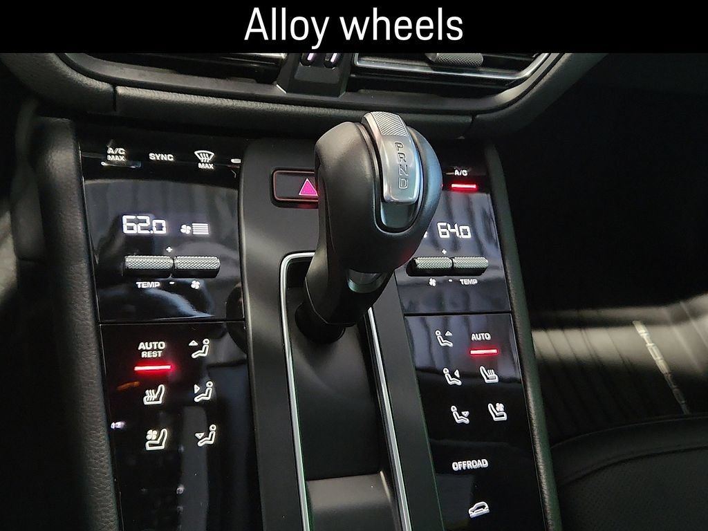 Certified 2026 Porsche Macan AWD/4WD image 16