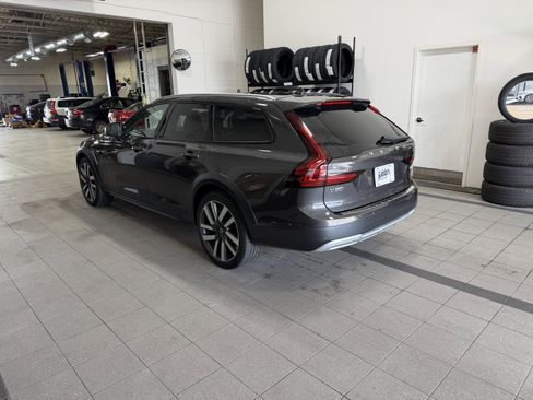 Used 2025 Volvo V90 B6 Cross Country Ultra w/ Protection Package Premier AWD/4WD image 6