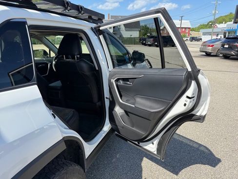 Used 2020 Toyota RAV4 XLE w/ Convenience Package AWD/4WD image 28