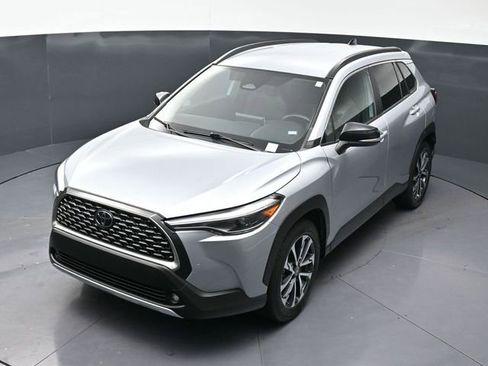 Used 2025 Toyota Corolla Cross XLE FWD image 22