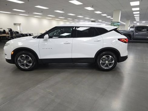 Used 2025 Chevrolet Blazer LT FWD image 3