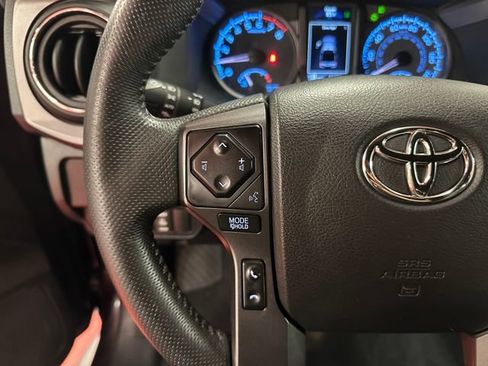 Used 2022 Toyota Tacoma TRD Sport AWD/4WD image 20