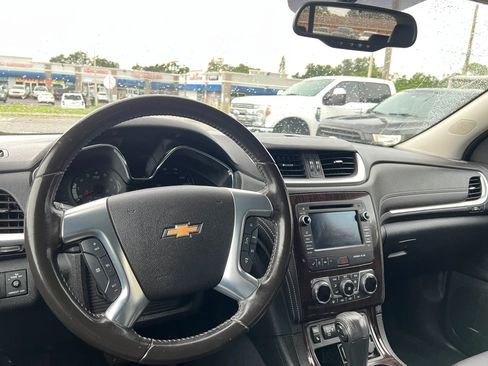 Used 2017 Chevrolet Traverse LT FWD image 15