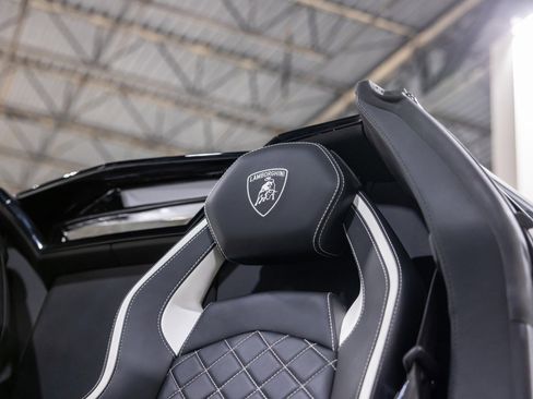 Used 2019 Lamborghini Aventador S image 46