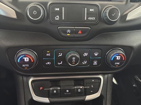 Used 2024 GMC Terrain SLT w/ Infotainment Package II AWD/4WD image 18