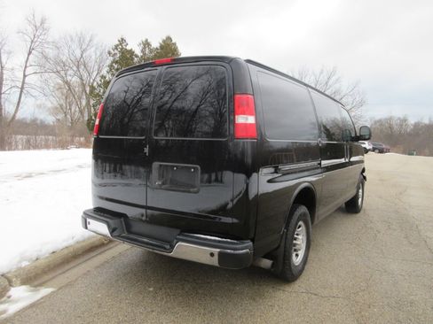 Used 2018 Chevrolet Express 2500 w/ Driver Convenience Package image 8