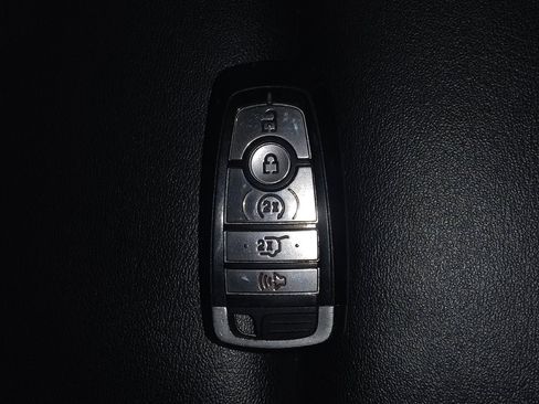 Used 2022 Ford Explorer XLT w/ Equipment Group 202A RWD image 32