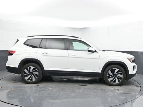 Used 2025 Volkswagen Atlas SE image 11