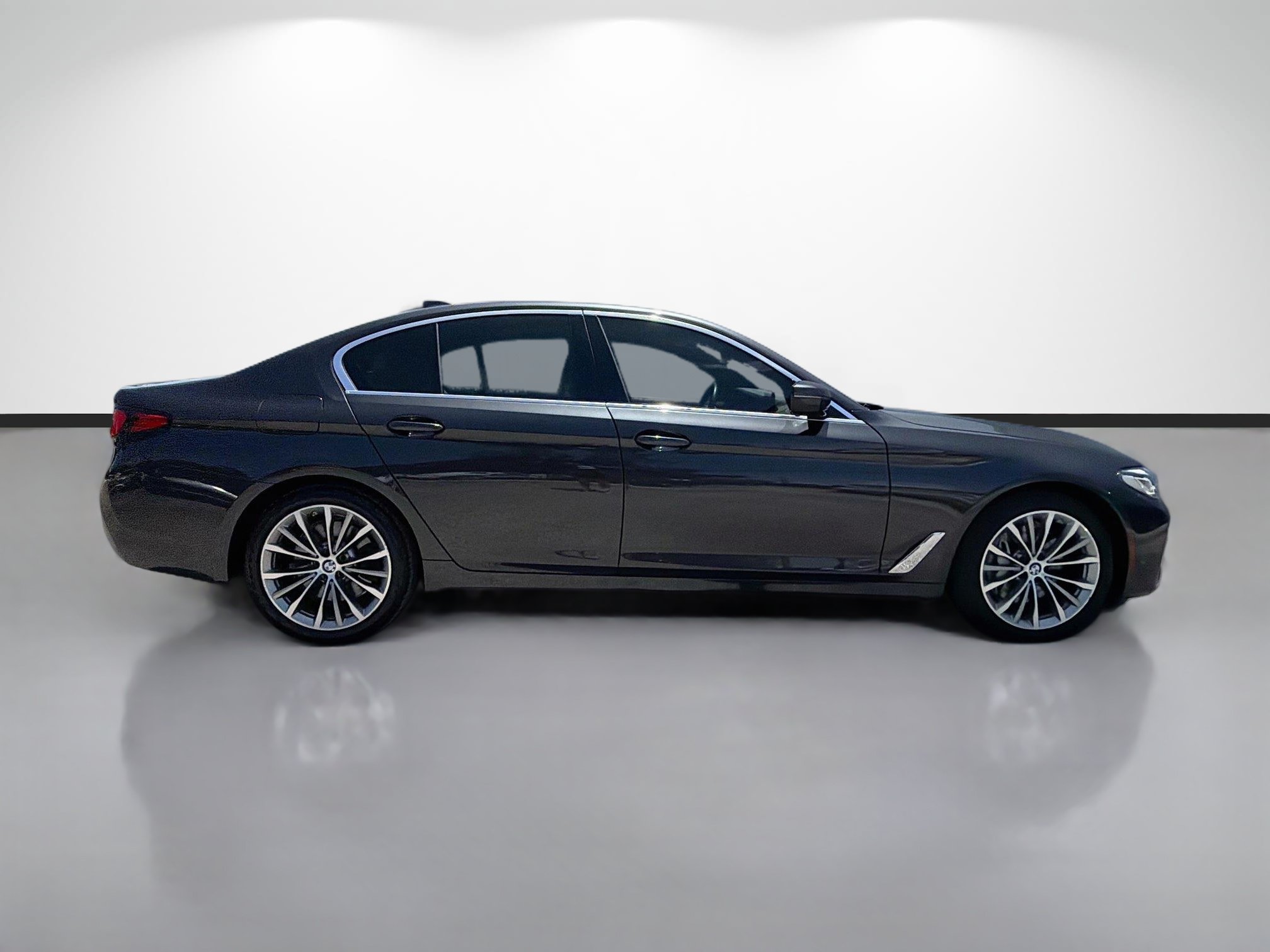 Used 2023 BMW 540i w/ Premium Package RWD image 2