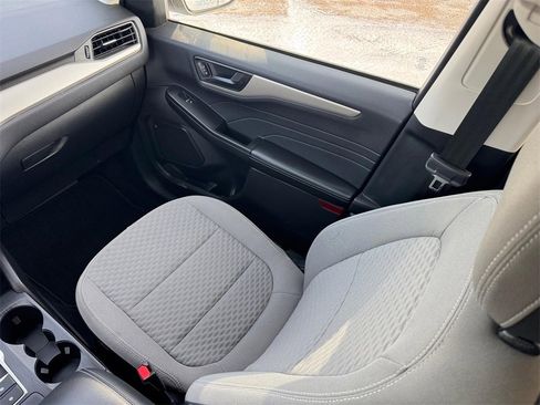 Used 2022 Ford Escape SE image 18