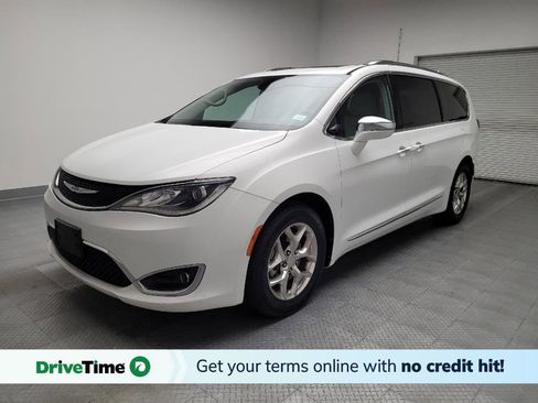 Used 2017 Chrysler Pacifica Limited w/ UConnect Theater Package image 1