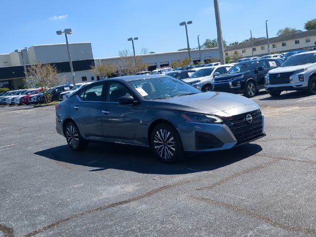 Used 2025 Nissan Altima 2.5 SV FWD image 4