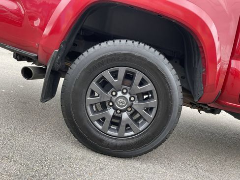 Used 2021 Toyota Tacoma SR5 AWD/4WD image 12