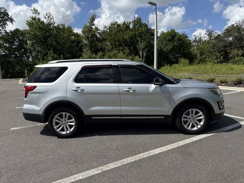 Used 2017 Ford Explorer XLT w/ Equipment Group 202A FWD image 2