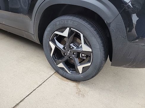 Used 2024 Kia Seltos EX image 4