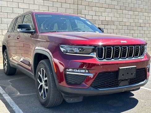 Used 2024 Jeep Grand Cherokee Limited RWD image 3