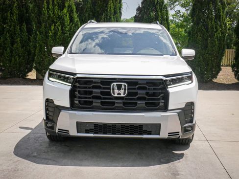 New 2026 Honda Pilot Touring image 3
